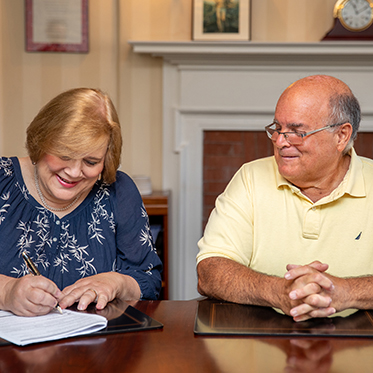John Piccione ’76 and Dr. Noreen Ferrante. Link to their story